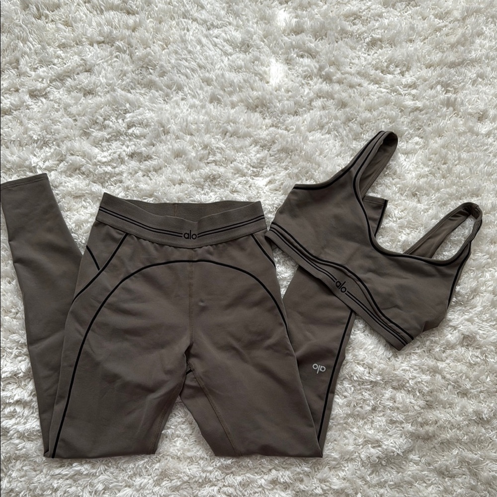 ALO Yoga olive heart throb set